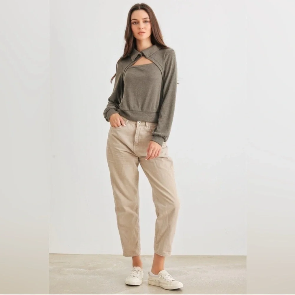 Gilli-Olive Ribbed Cut-Out Front Collared Sleeve Top